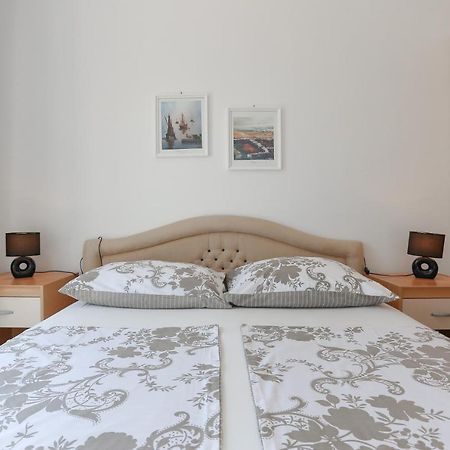 Holiday Home Lucica Sutivan Ngoại thất bức ảnh