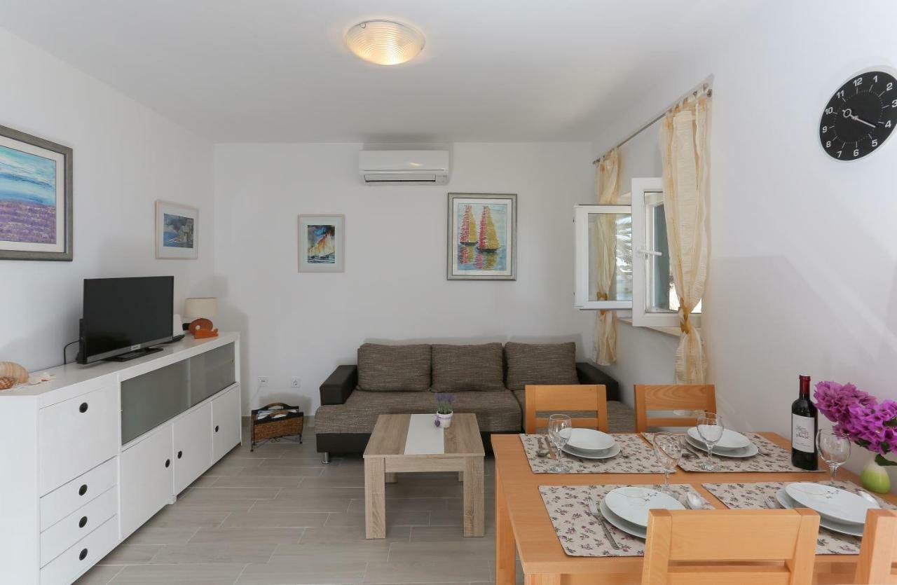 Holiday Home Lucica Sutivan Ngoại thất bức ảnh