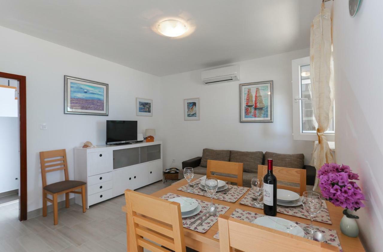 Holiday Home Lucica Sutivan Ngoại thất bức ảnh