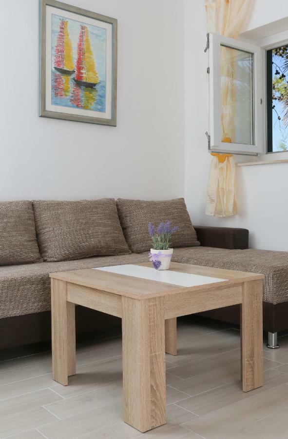Holiday Home Lucica Sutivan Ngoại thất bức ảnh