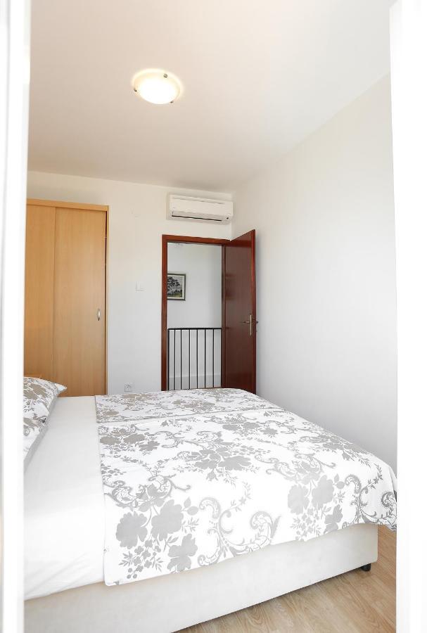 Holiday Home Lucica Sutivan Ngoại thất bức ảnh