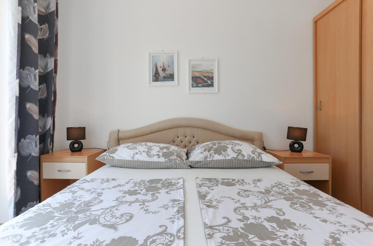 Holiday Home Lucica Sutivan Ngoại thất bức ảnh